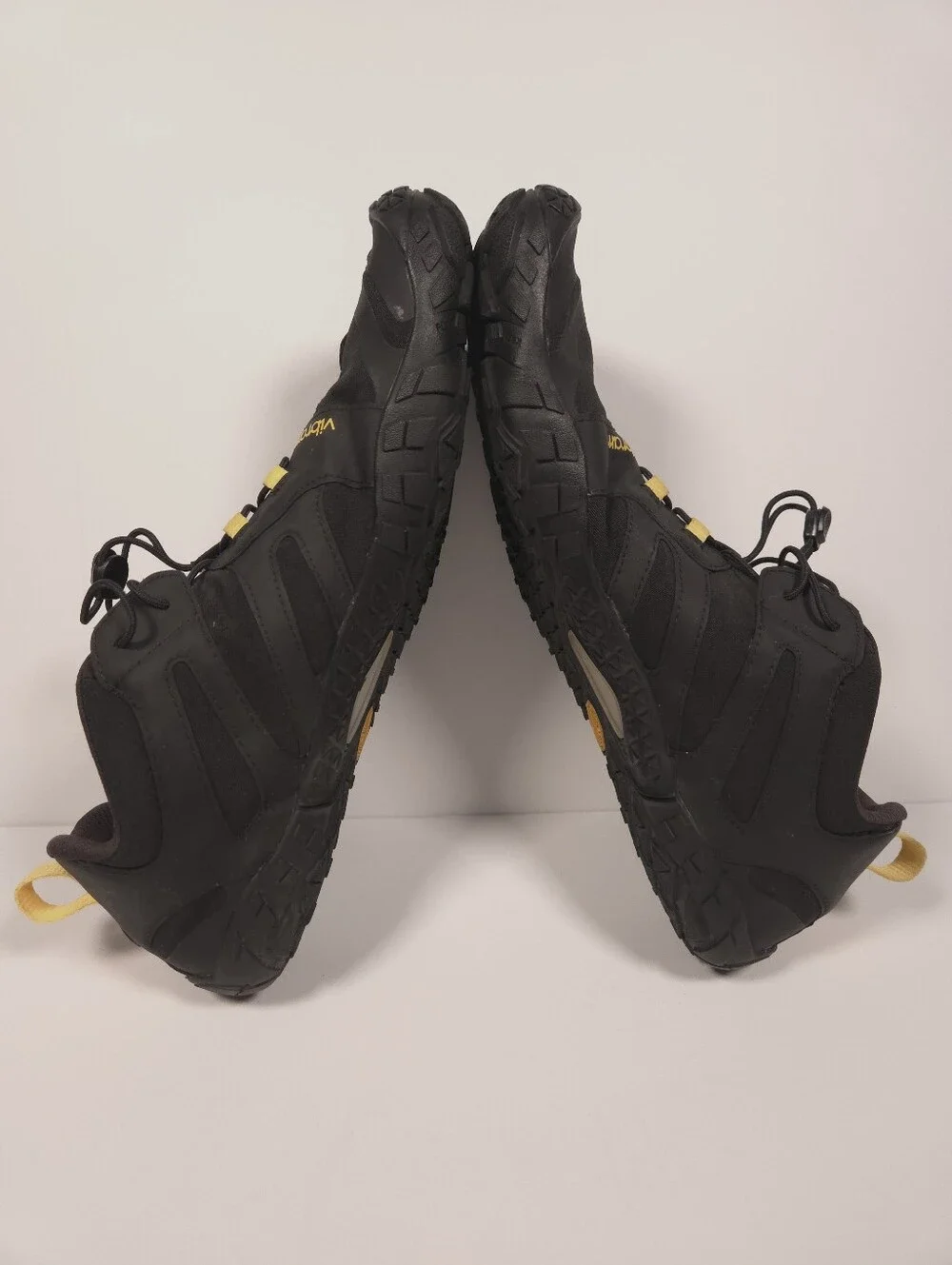 Vibram FiveFingers V-Trail 2.0 Men Size 11-11.5 19M7601 Black Yellow Vibram EUC!